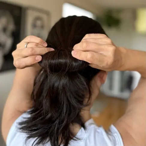 エクラ 華組 松ヶ崎由紀子の帽子をかぶる時のヘアアレンジのやり方1