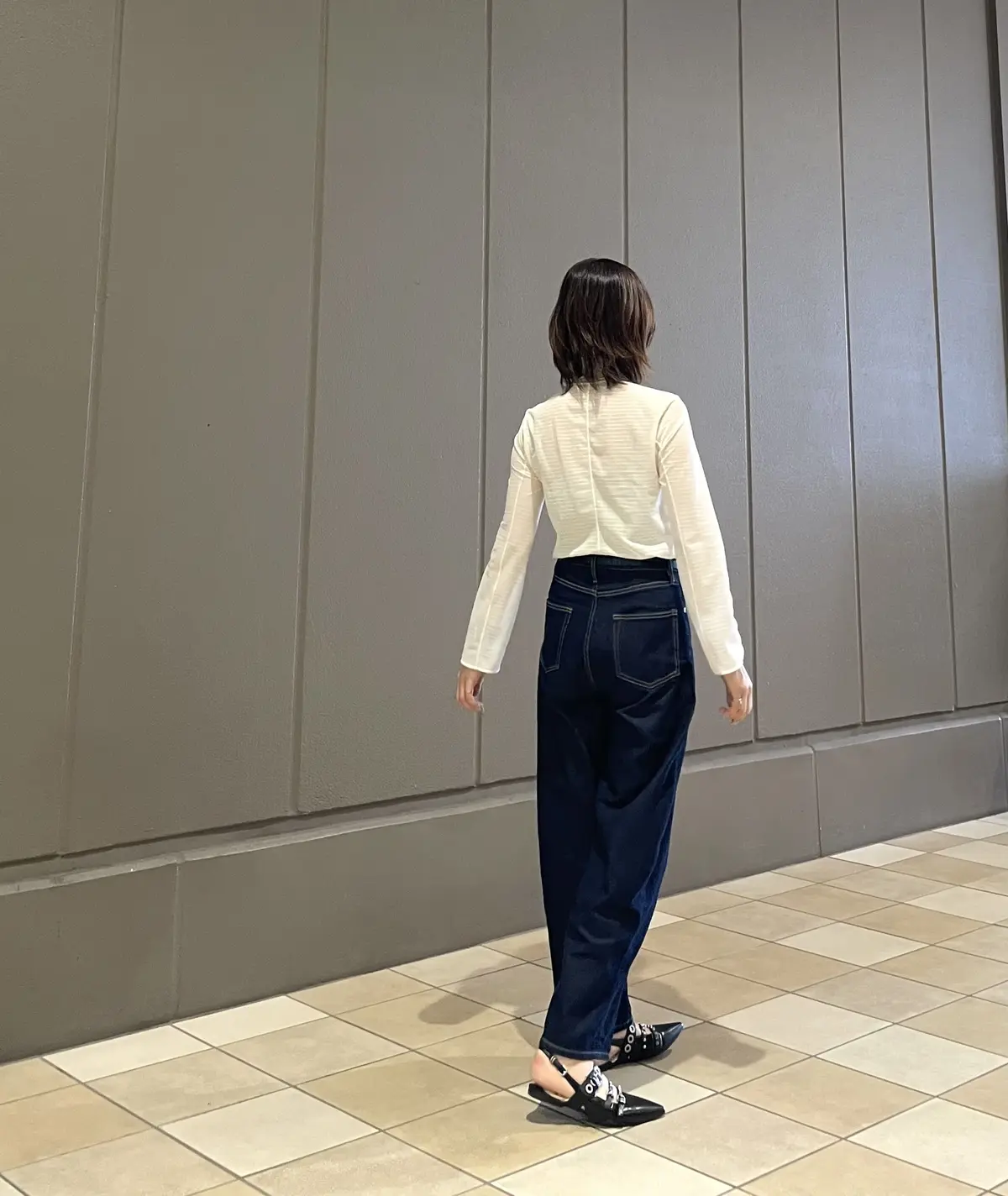 UNIQLO透け感のあるトップスにはスタの画像_2