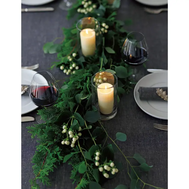 重ね置きするだけで様になる 爽快テーブルガーランド