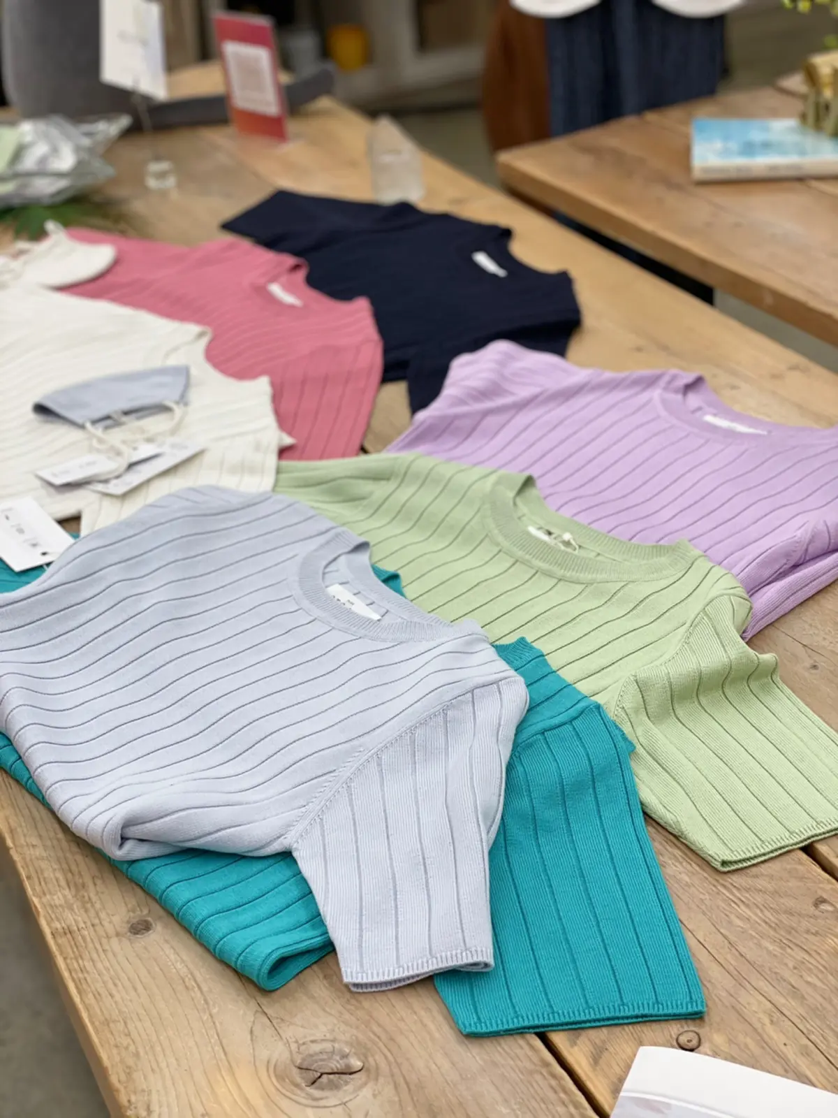 ネイビーのシルクニット2コーデの画像_1