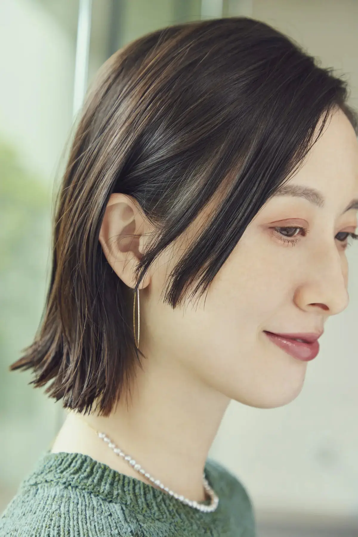 ツヤも、小顔も、こなれ感も！いいところづくしの「切りっぱなし風ボブ」【50代髪型・ヘアスタイル】