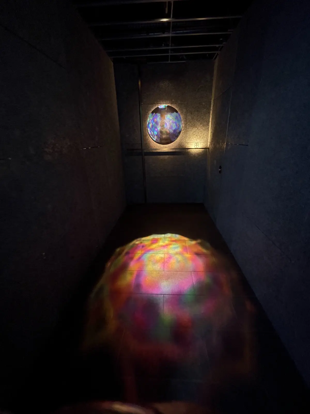 Constellation.、SweetscafeBAR、バー、スイーツバー、入り口、魔鏡、鏡、アイコン、オブジェ 、Constellation.、SweetscafeBAR、バー、スイーツバー、入り口、通路、廊下、プロローグ、モダン、ブルーライト、間接照明、エピローグ、