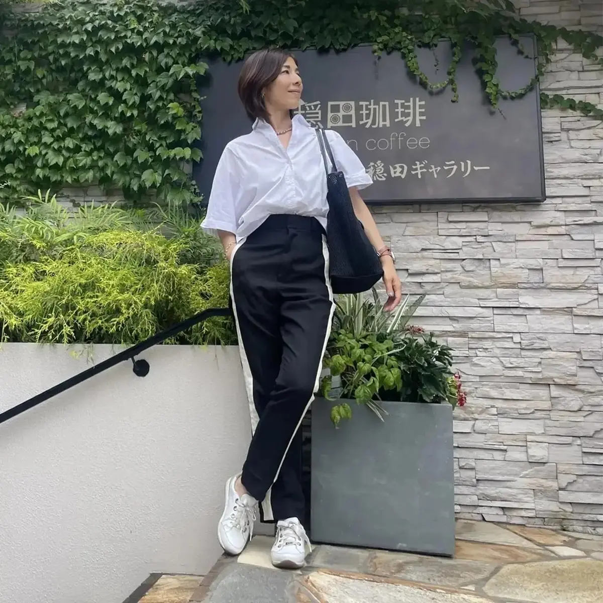 ZARAシャツ×サイドラインパンツで細見えコーデ