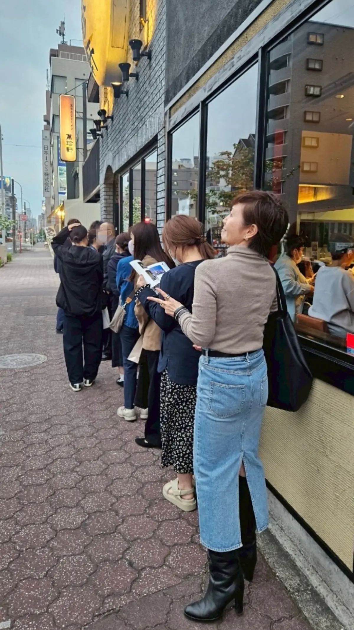 ラーメンは熱々、コーヒーは冷え冷え、タクの画像_3