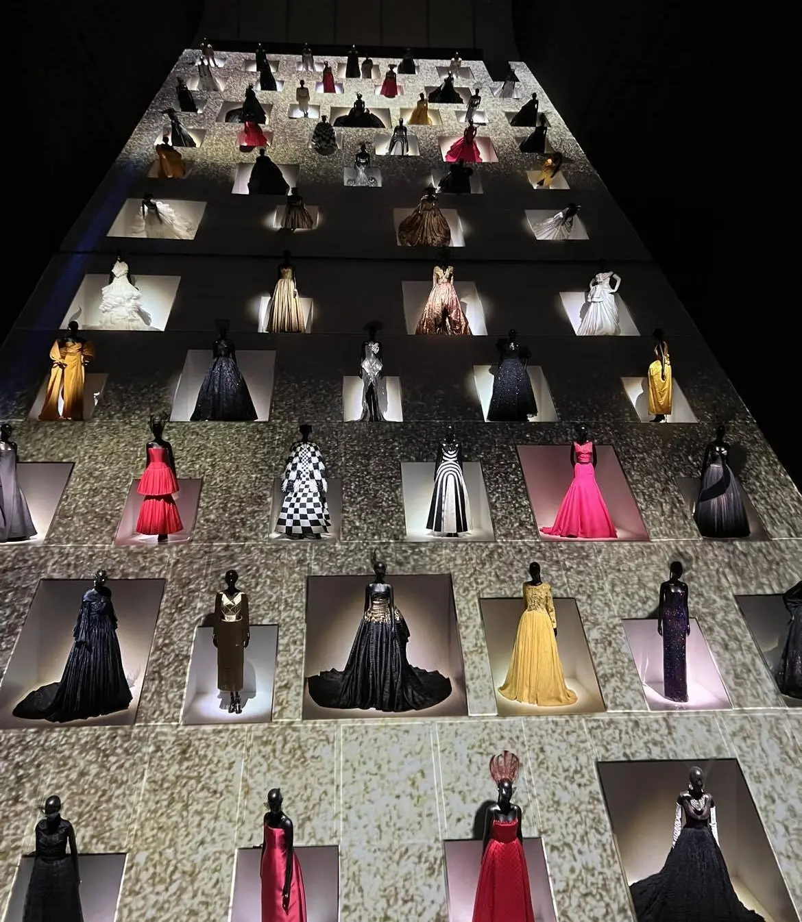 【クリスチャン・ディオール、夢のクチュリの画像_4