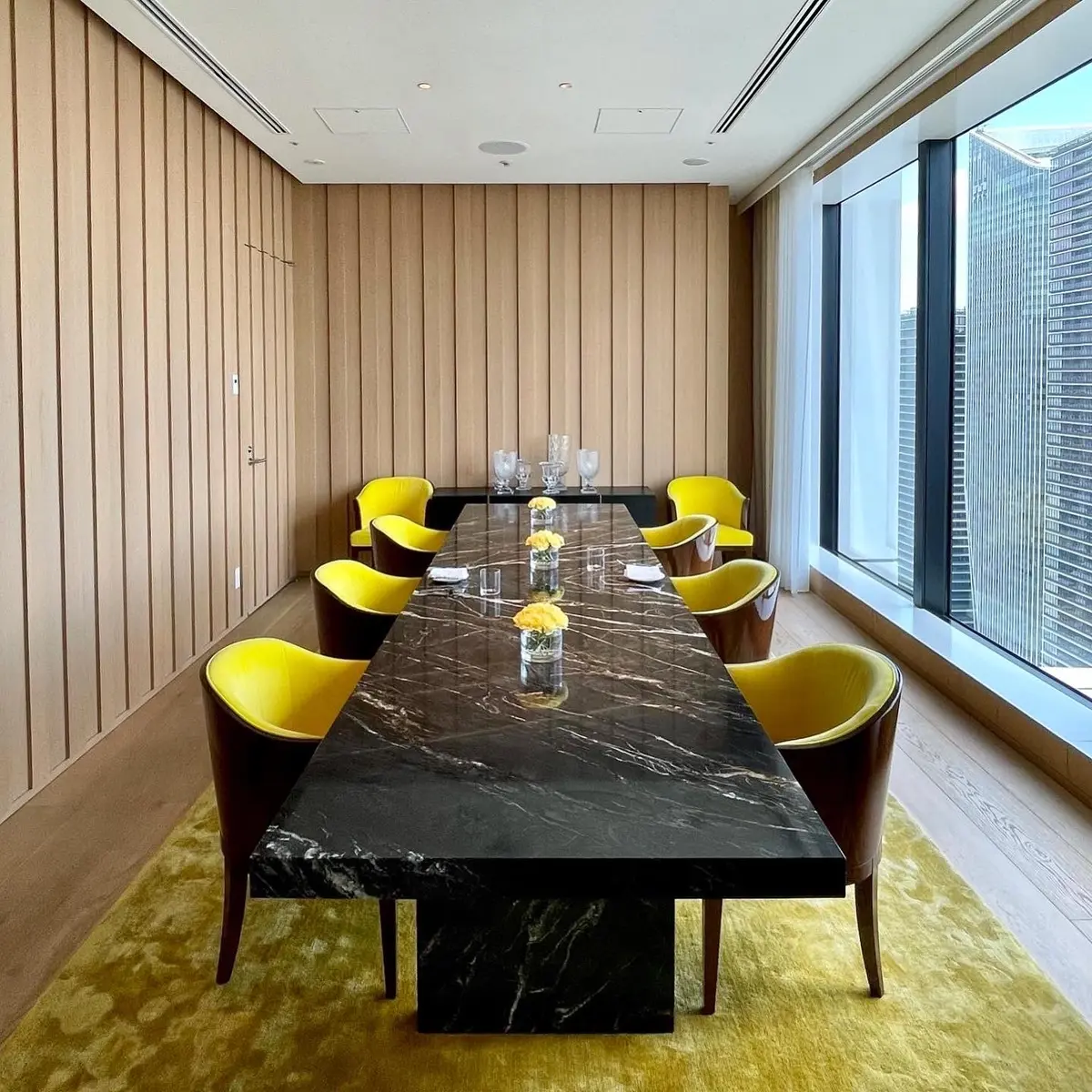 東京エディション虎ノ門のレストラン「ブルーダイニング」の個室