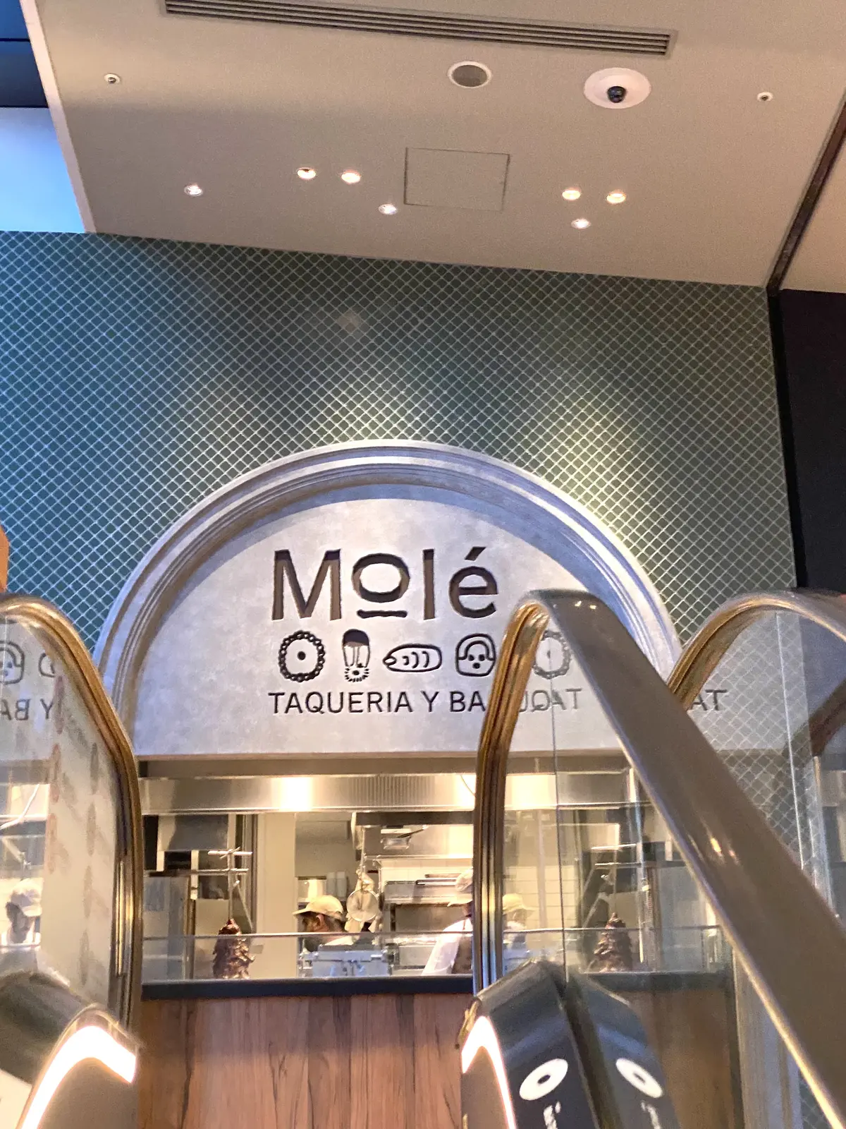 Molé TAQUERIA Y BAR