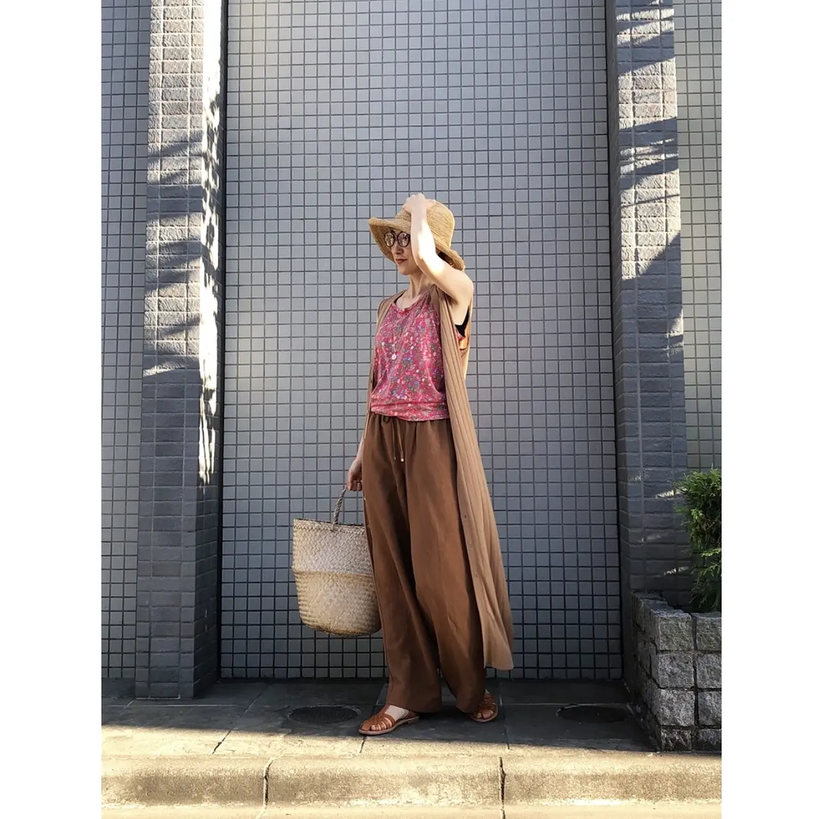 リネンの渋色パンツで、コーデあれこれ。の画像_3