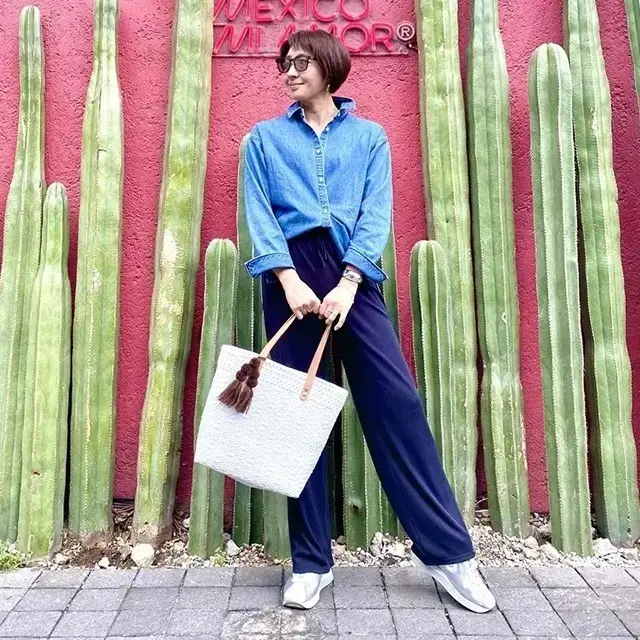 シャツやジャケットが大活躍！暑さ残る秋の初めに着たいお出かけ服3選