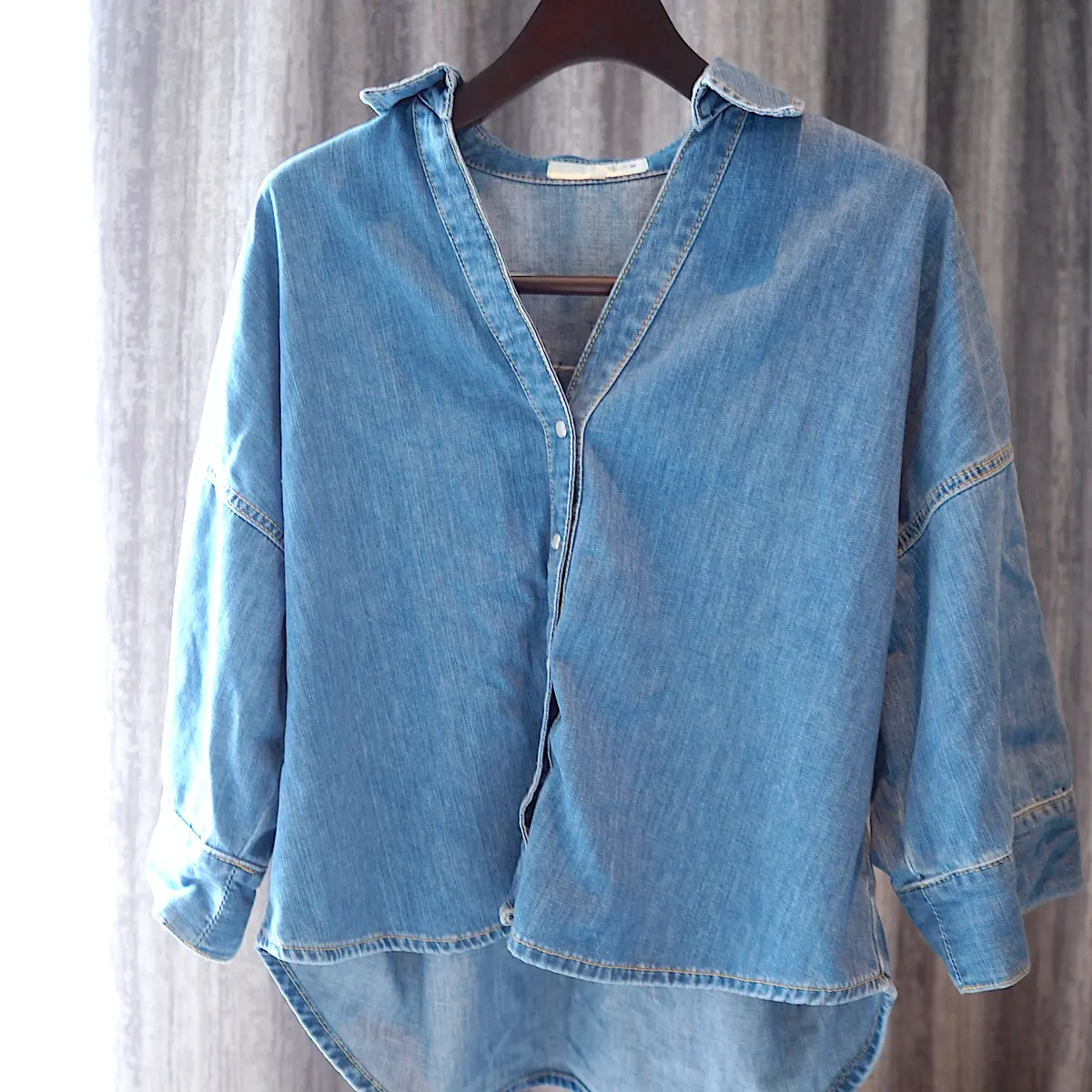 ZARA：Z1975 ワイドスリーブフルイドデニムシャツ  ￥ 6,590 