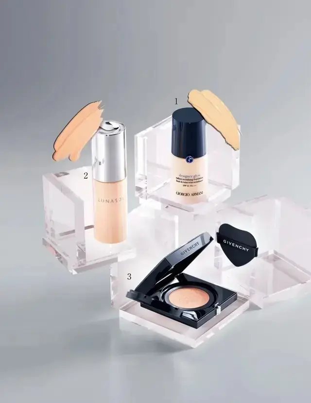 肌の奥に光を感じる「抜け感肌ファンデーション」