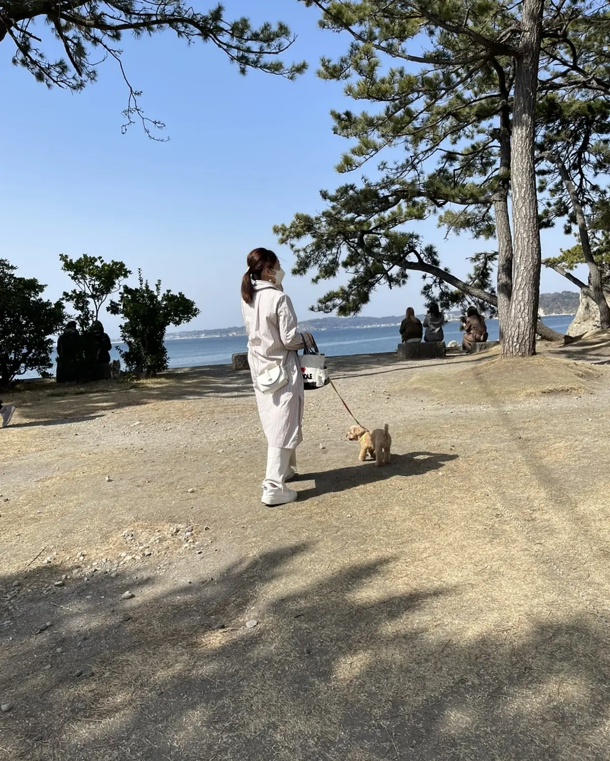 ホワイトパンツコーデで葉山への画像_5