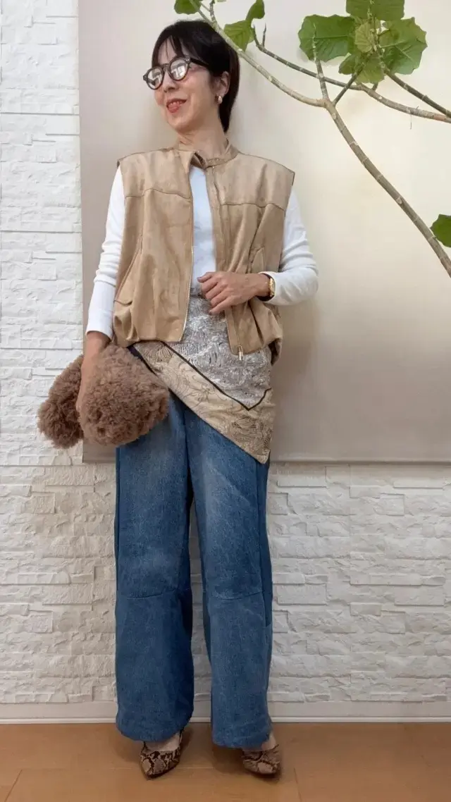 SEA デニムパンツ、ZARAベスト スカーフ巻き