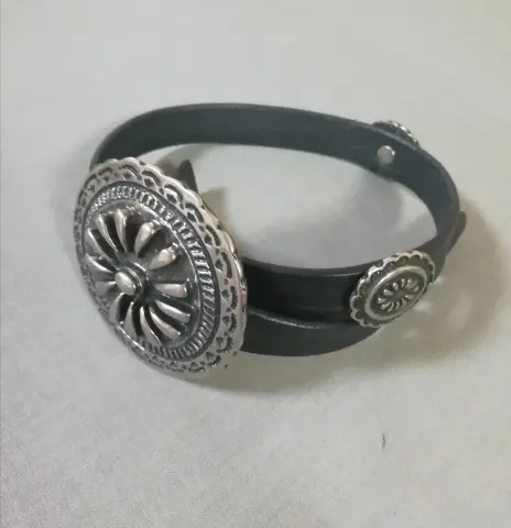 コンチョアブレスレット。チョーカーとしても使える２wayタイプ。