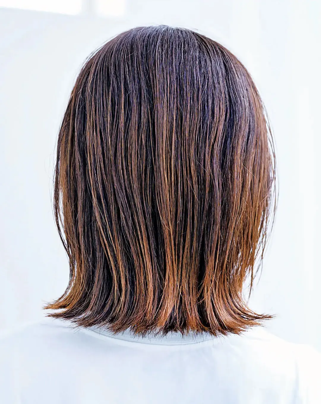 OurAge×Webエクラ　後ろから見たミディアムボブヘア　ヘアスタイル