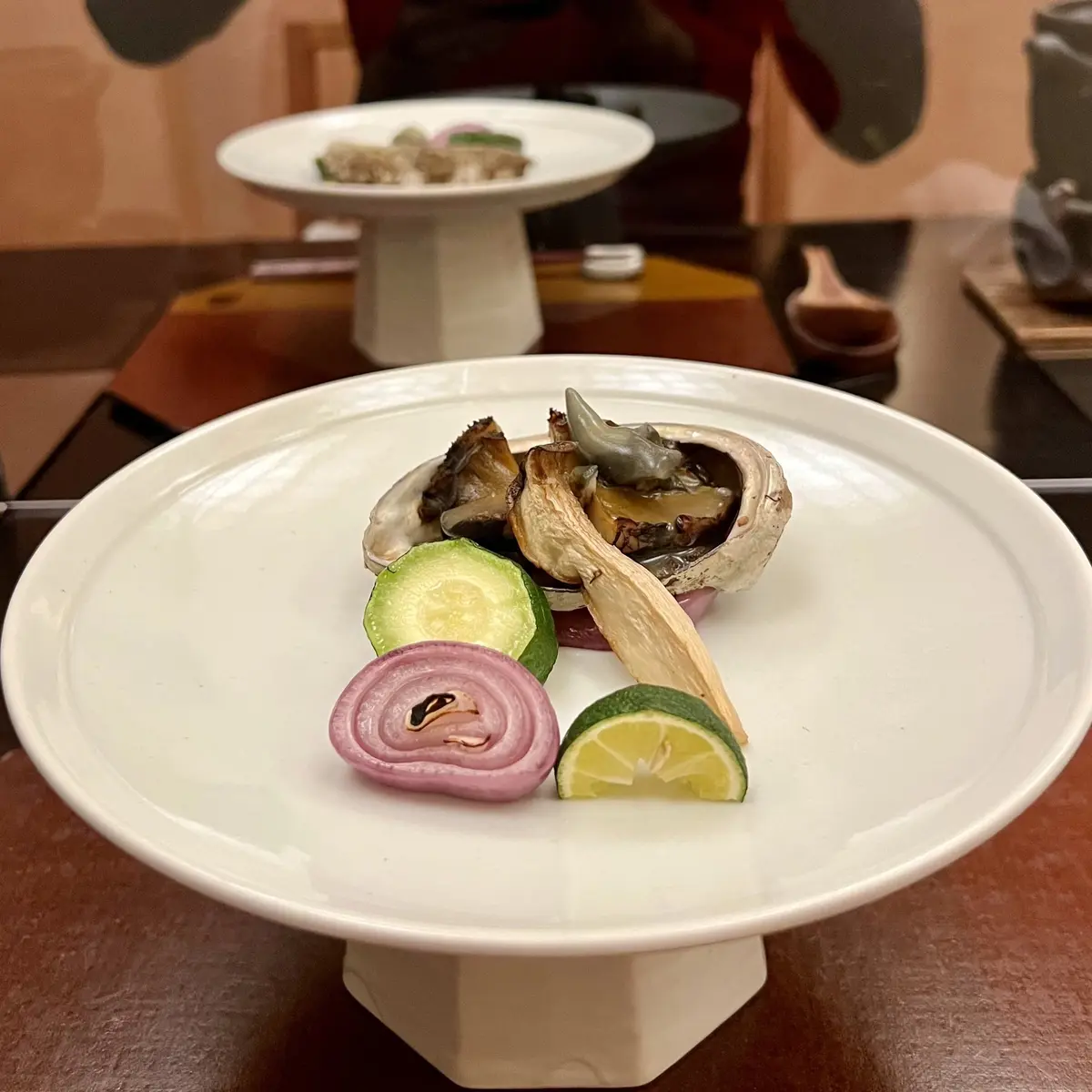 ニセコの宿　ニセコ昆布温泉 鶴雅別荘 「杢の抄」の夕食（あわび）