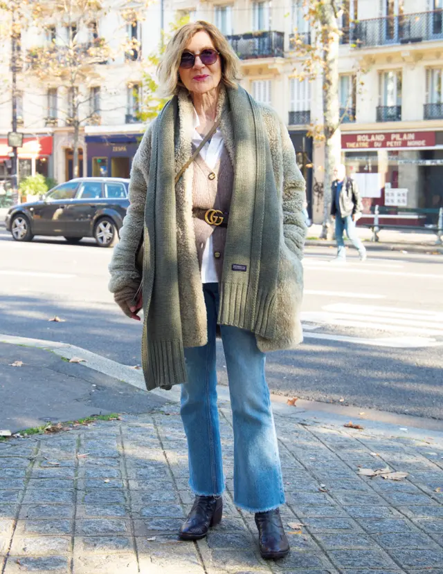 パリマダム マルティーヌさんのベージュ×デニムコーデ