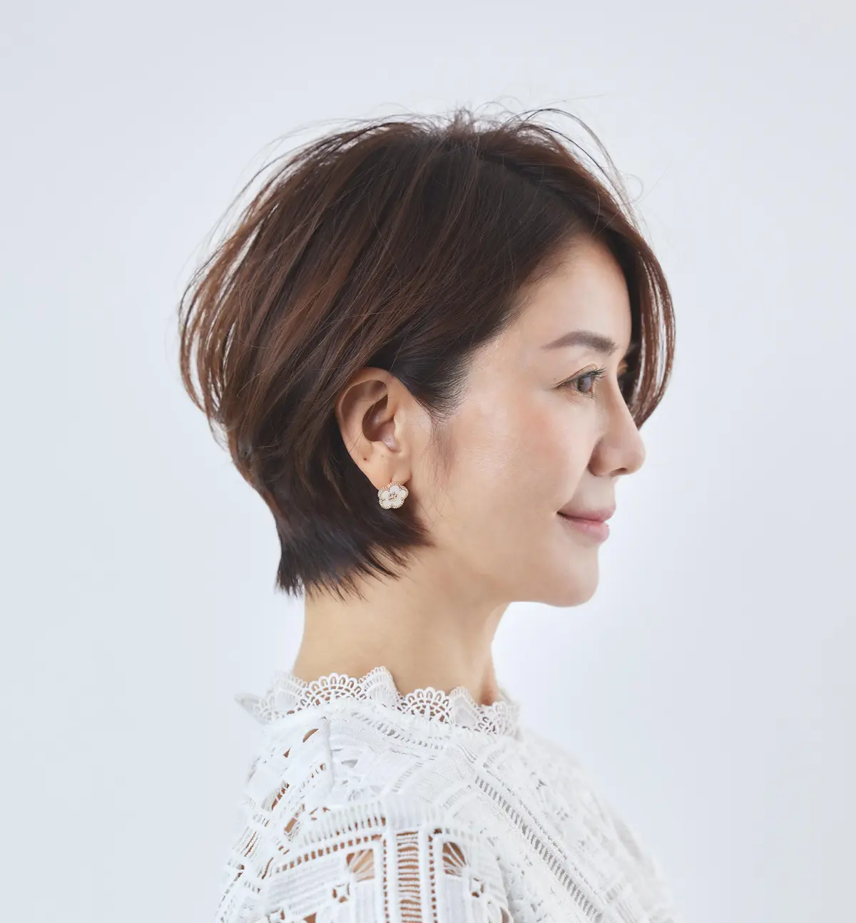 Webエクラ 横から見たショートヘアスタイル