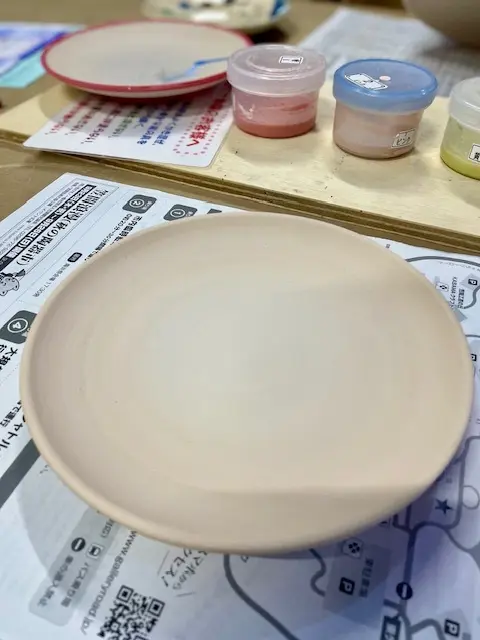 絵付け体験しました！オリジナルのお皿作りの画像_2