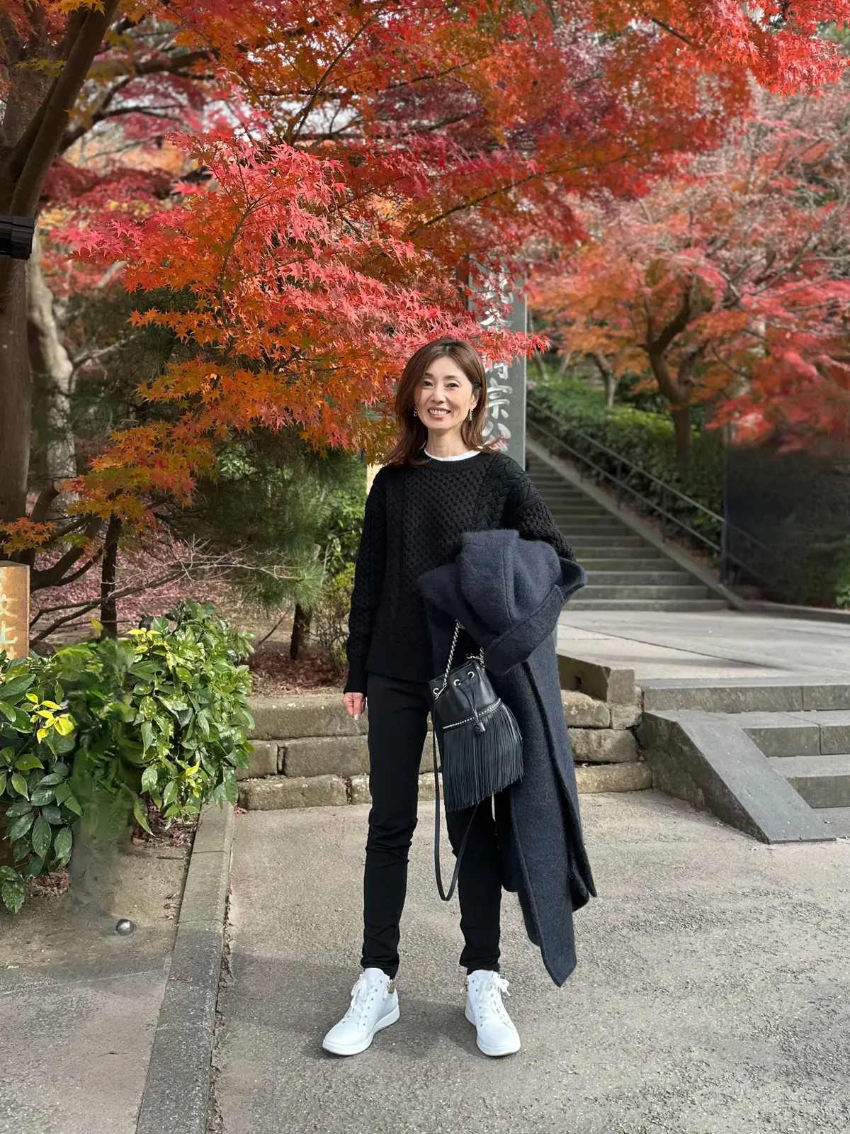 ブラックコーデに一手間加えてオシャレ度アの画像_2