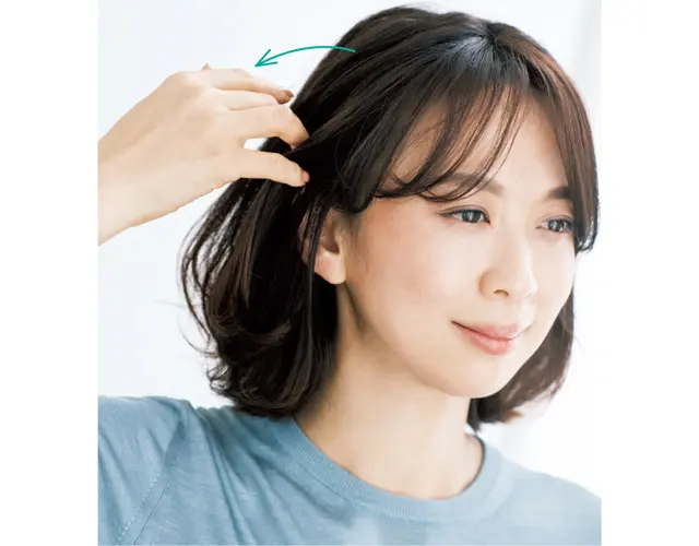 手ぐしを入れて空気感をプラス