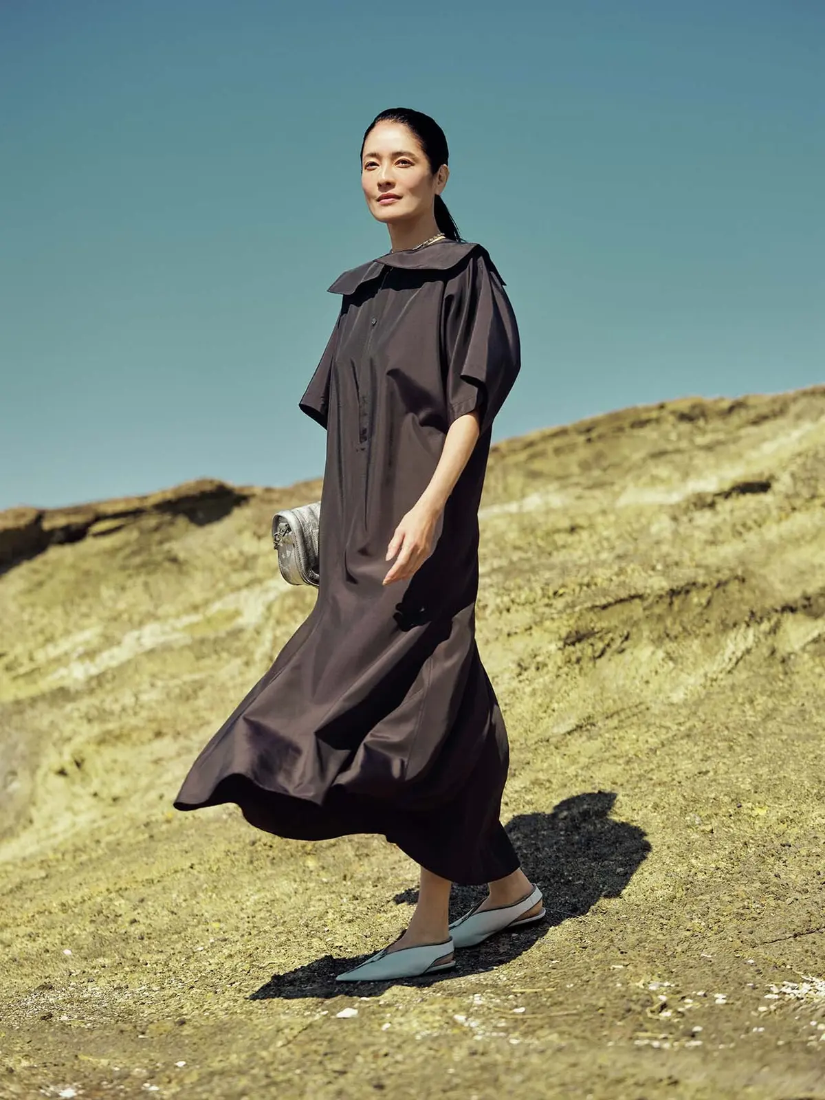 黒はシルエットの遊びを 許容してくれる