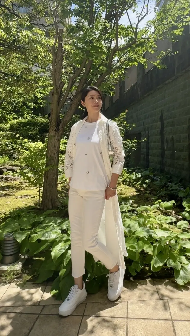 新緑の季節にぴったり！ZARAの白シャツの画像_3