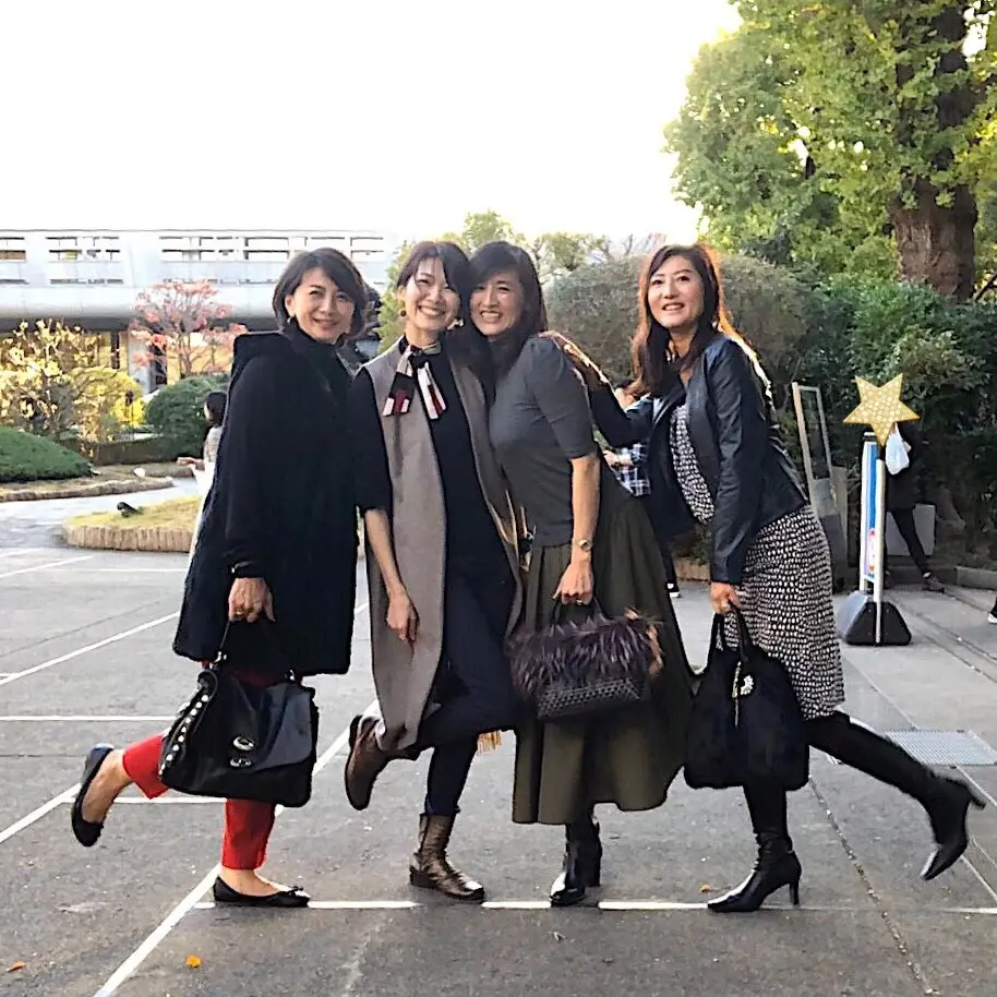 カーキ×グレー渋めコーデで華組ランチ の画像_4