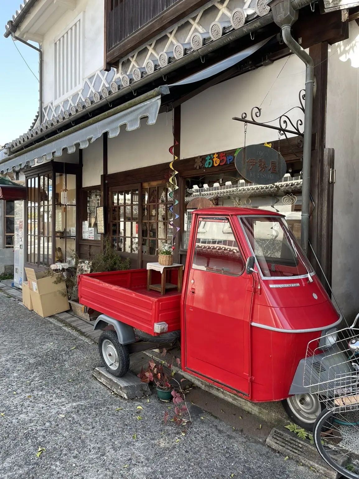 春あかりと鮮やかブルーグラデーションの画像_6