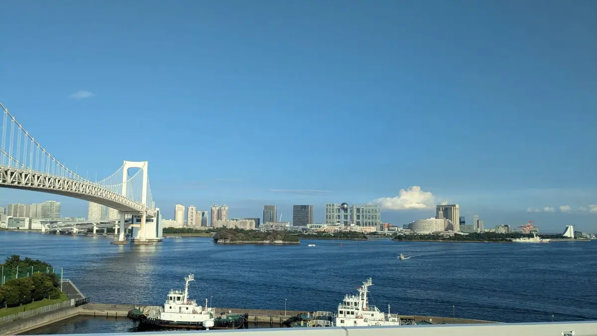 お台場の真っ青な空と海！