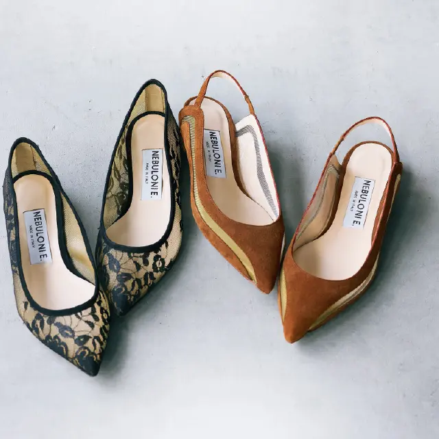 フラットだからこそ透け感やポインテッドで華やかに魅せる一足を