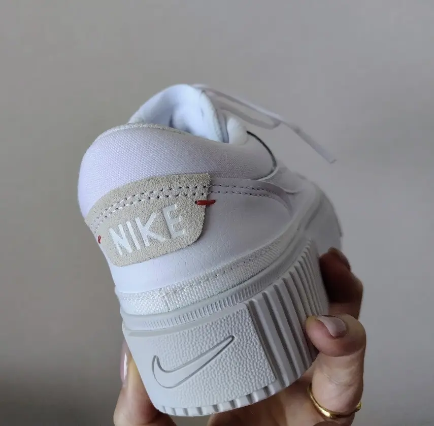 NIKE　コートレガシーリフト