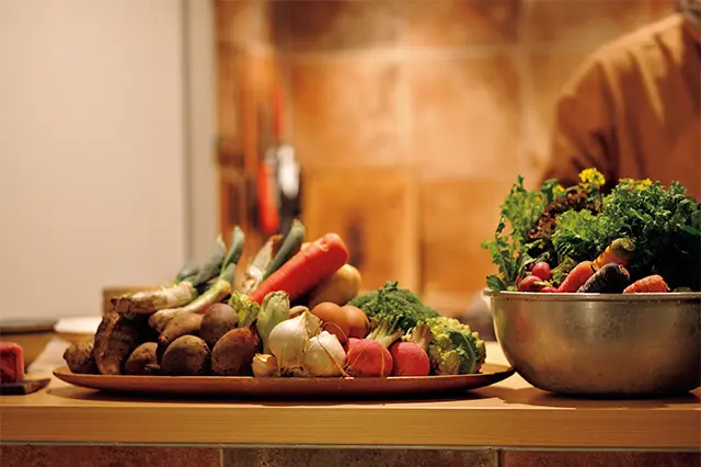 その日の野菜 がカウンターに、すべて地元産