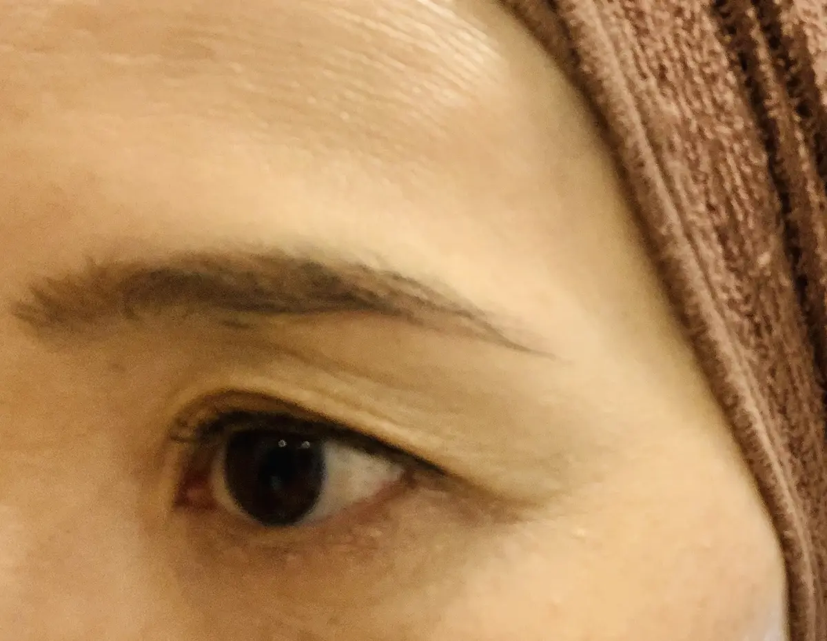 女性の目のアップ写真