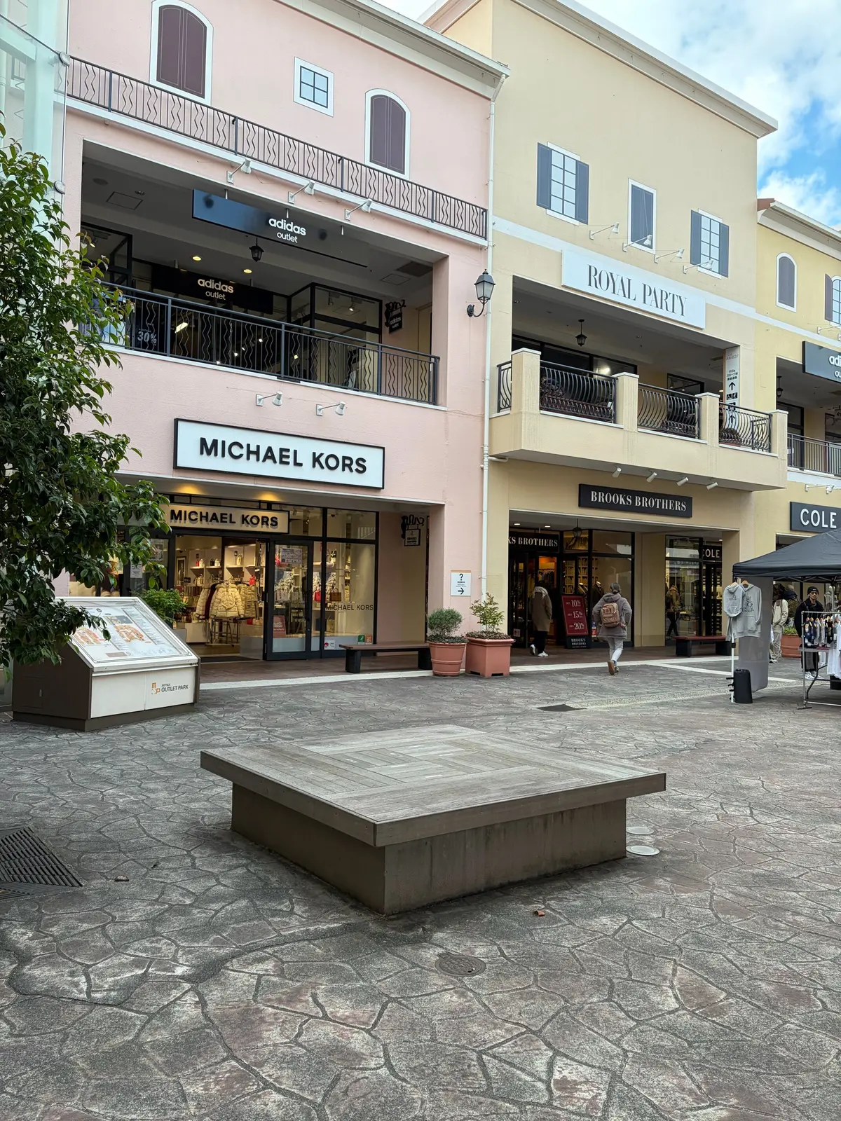 ブラックフライデー　アウトレット　セール　年末セール　BEAMS  N. フランフラン　マイケルコース　GODIVA  生キャラメルショコリキサGU  オリエンタルトラフィック  三井アウトレットパーク多摩南大沢