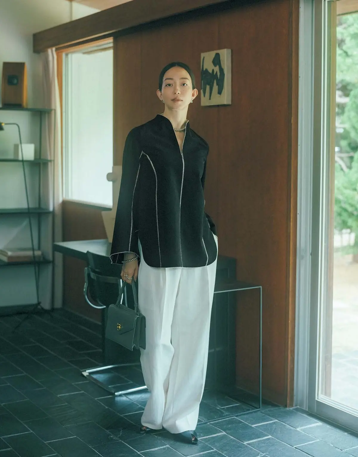 大人の輪郭をモダンに形づくる。 アウターライクな 立体シルエットの洗練