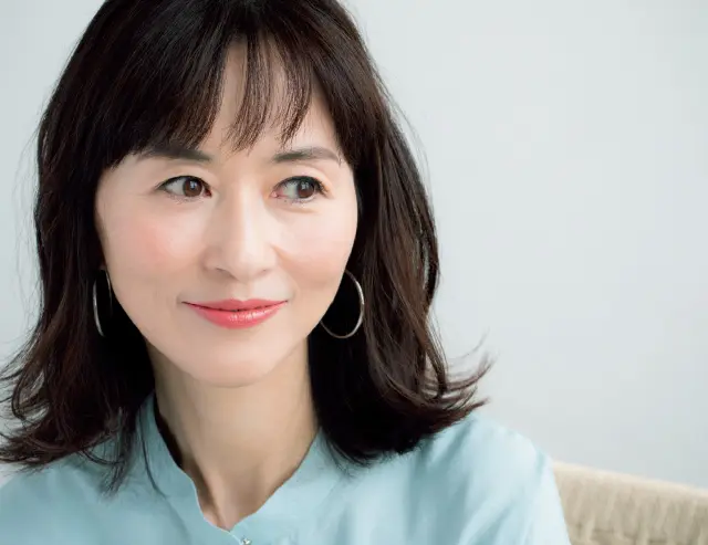 血色オレンジリップで色白肌に元気を注入