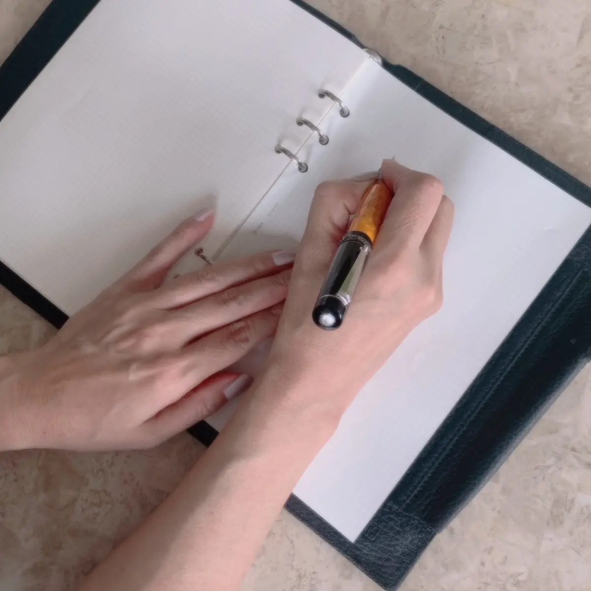 どの指の、どの関節が痛くてもペンを持って文字を書くのが辛くなってしまう……。