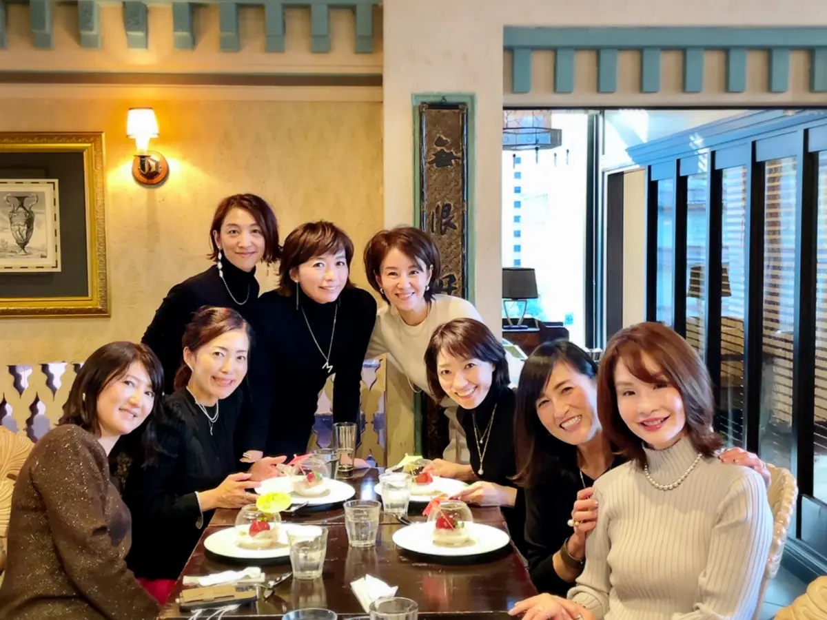 「上も下も黒」スタイルを極める！黒好きにの画像_2