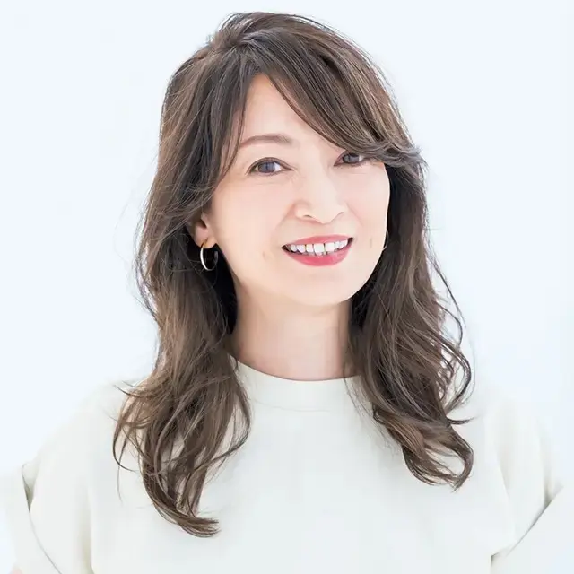 引き上げ効果抜群の“小顔補整ロング”