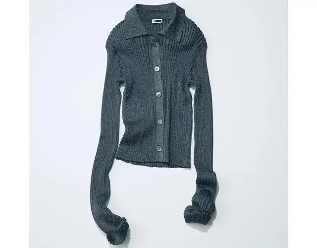 デコルテの見え方で女っぽさを調整