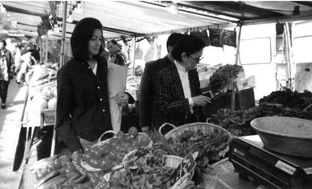 マルシェで一緒に買い物を