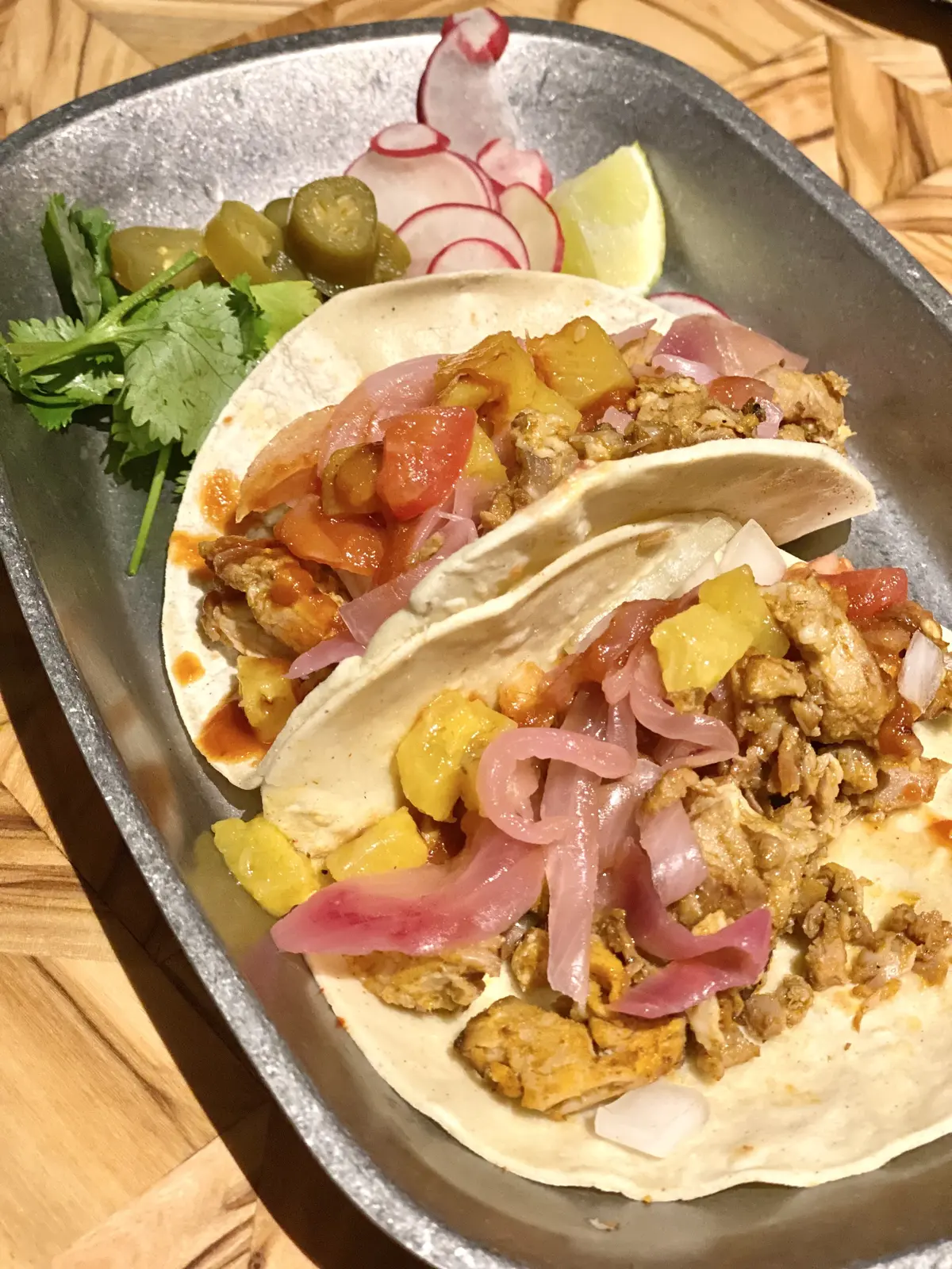 Molé TAQUERIA Y BAR　tacos al pastol