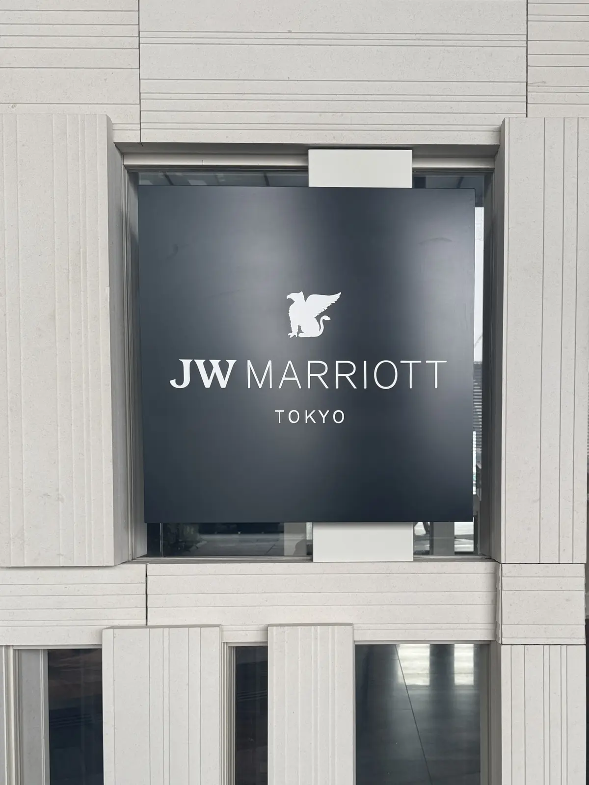 一枚で”華リュクス”なブラウスでホテルスの画像_1