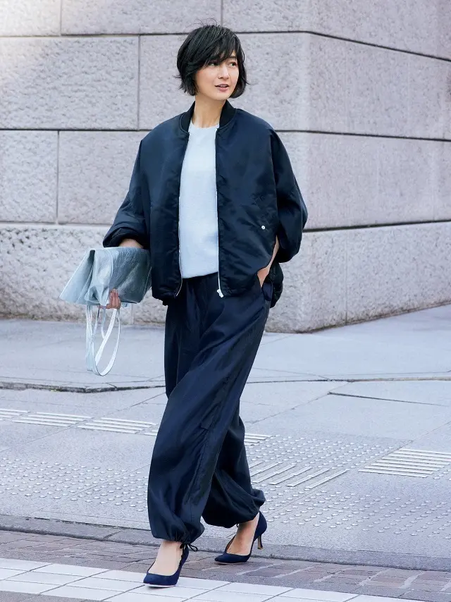 着ないなんてもったいない！アラフィーをかっこよく見せる「ネイビー」コーデ集