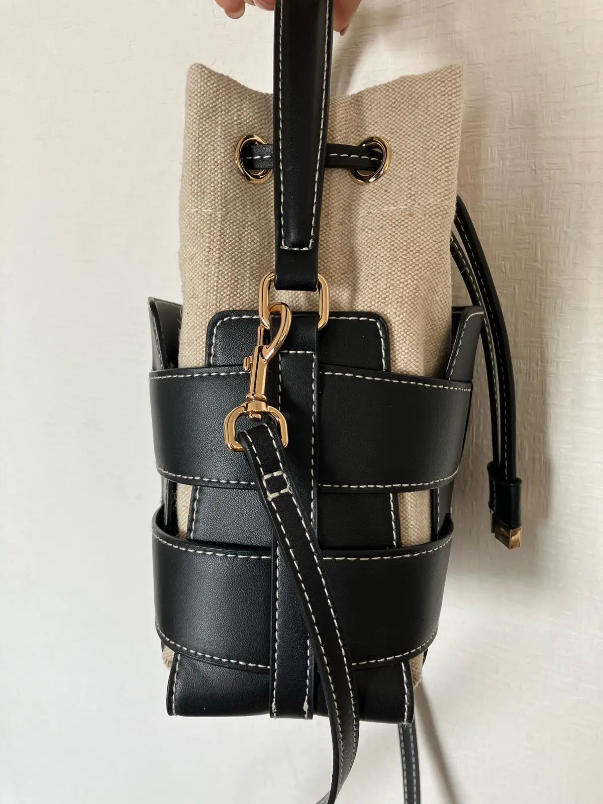 Ｈ＆Ｍ　クロスボディバケットバッグ　ショルダーバッグ　ミニバッグクロスボディバッグ　春バッグ　 レザージャケット　キャンパスバッグ　jマダムのおしゃれ　