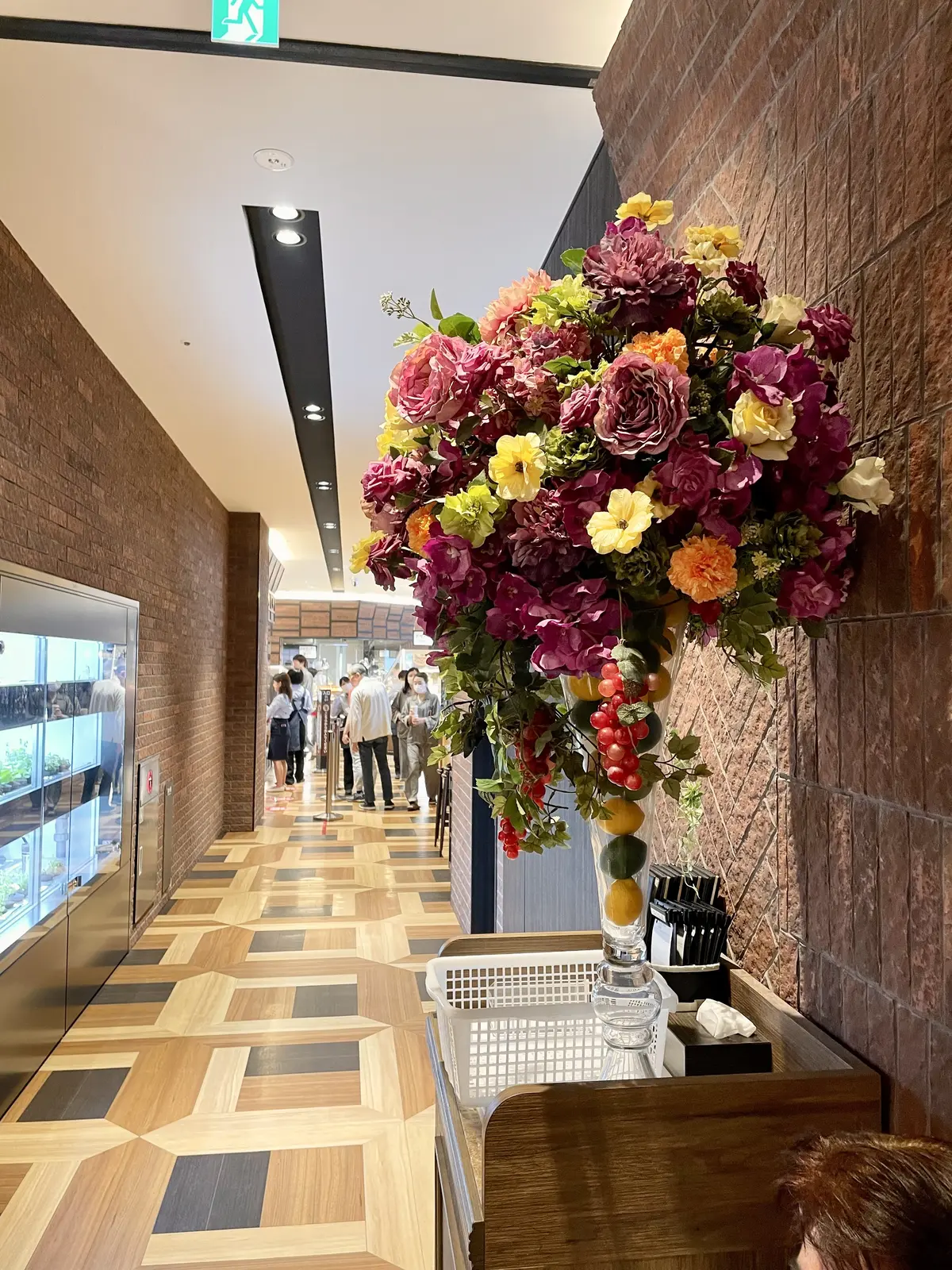 北海道、函館、HOTEL & SPA CENTURY MARINA HAKODATE、センチュリーマリーナ函館、ホテル、HOTEL、アーティフィシャルフラワーアレンジメント、装飾、レストラン、入り口、レストラン入り口、朝食、朝食ビュッフェ、