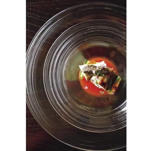 「夏野菜のテリーヌと鮎の塩焼きガスパチョのソース」。