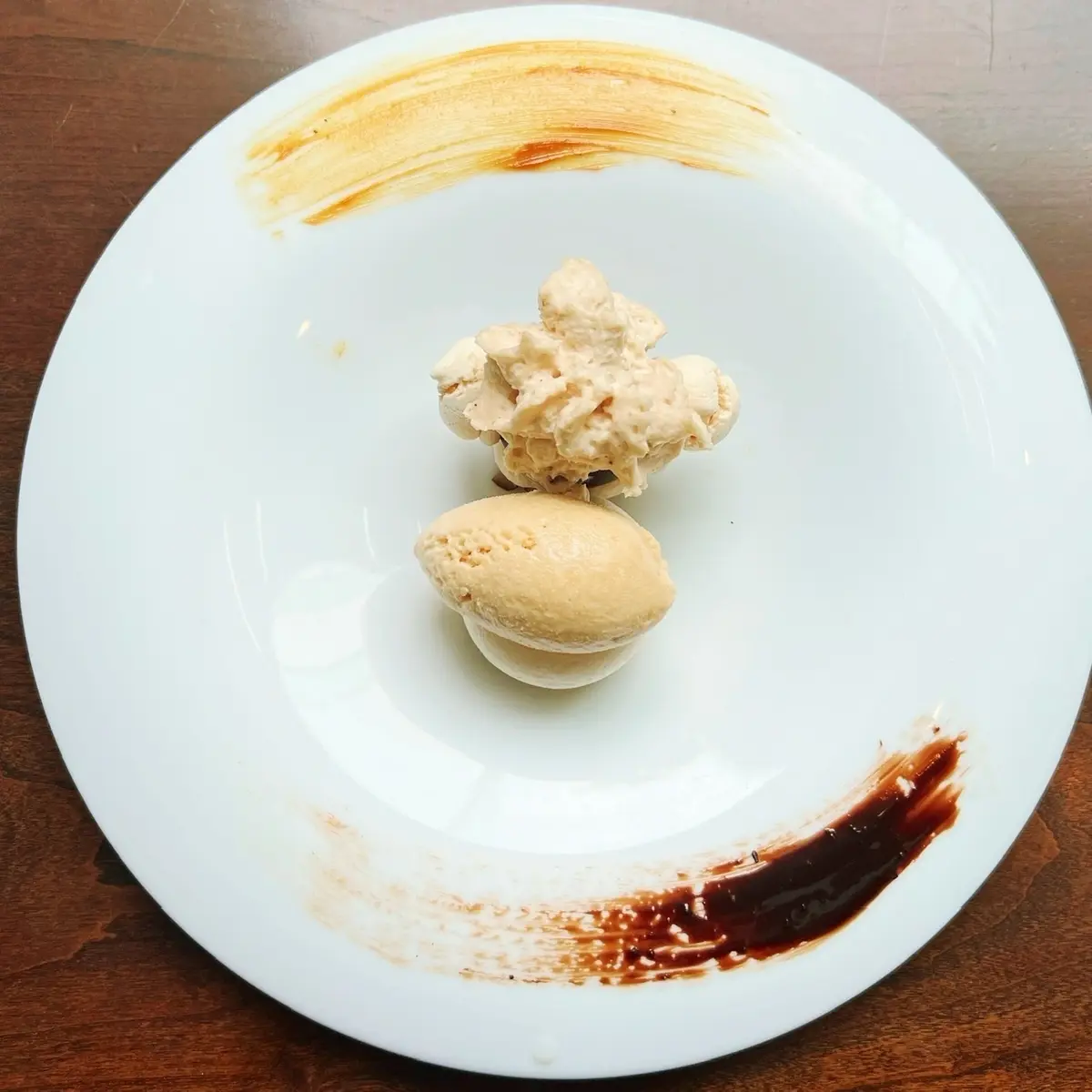 デザートは3種栗のモンブラン仕立て キャラメルメレンゲアイス。