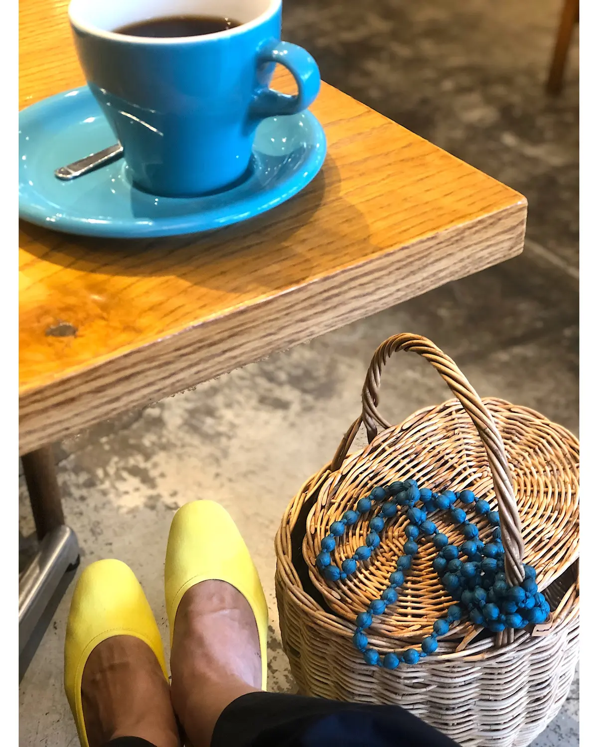 パッピーカラーのパンプスでランチへの画像_5